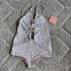 ACACIA • One Piece